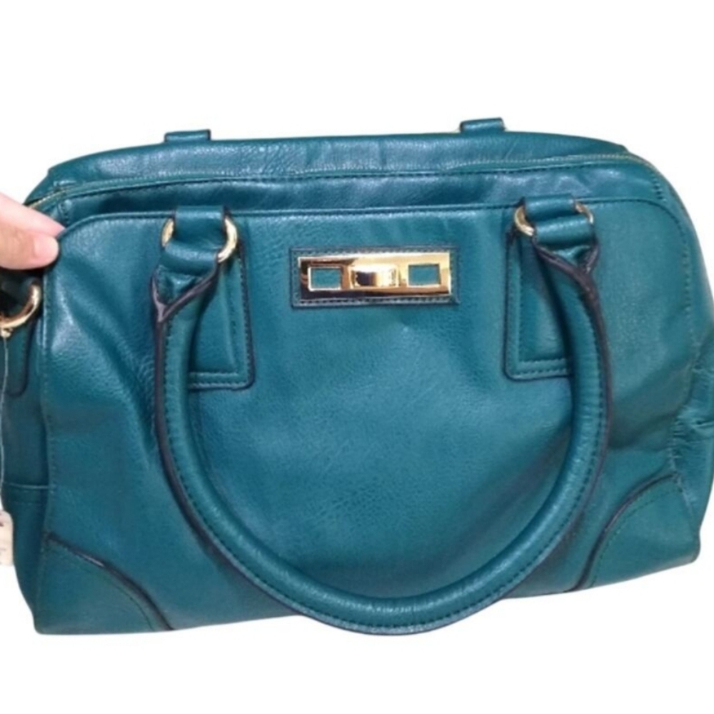 NWT APT Green Leather Shoulder Bag with Gold Hardware